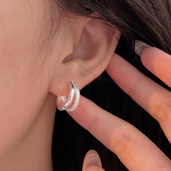 Elegant Silver Hoop Earrings | Minimalist Chic Inspired by Jennifer Aniston - Picture 3 of 5